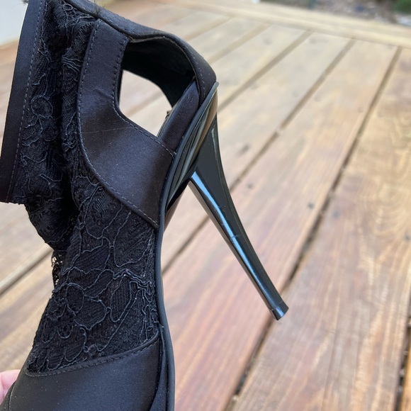 BCBG lace booties - Picture 2 of 13